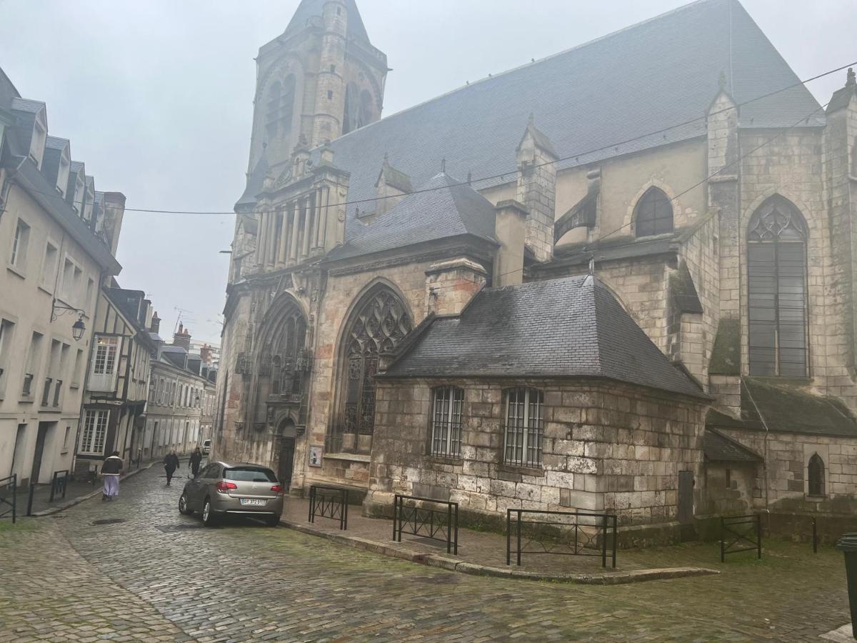 Charmant T2 Plein Centre Ville Et Proche Gare Bourges Exterior foto